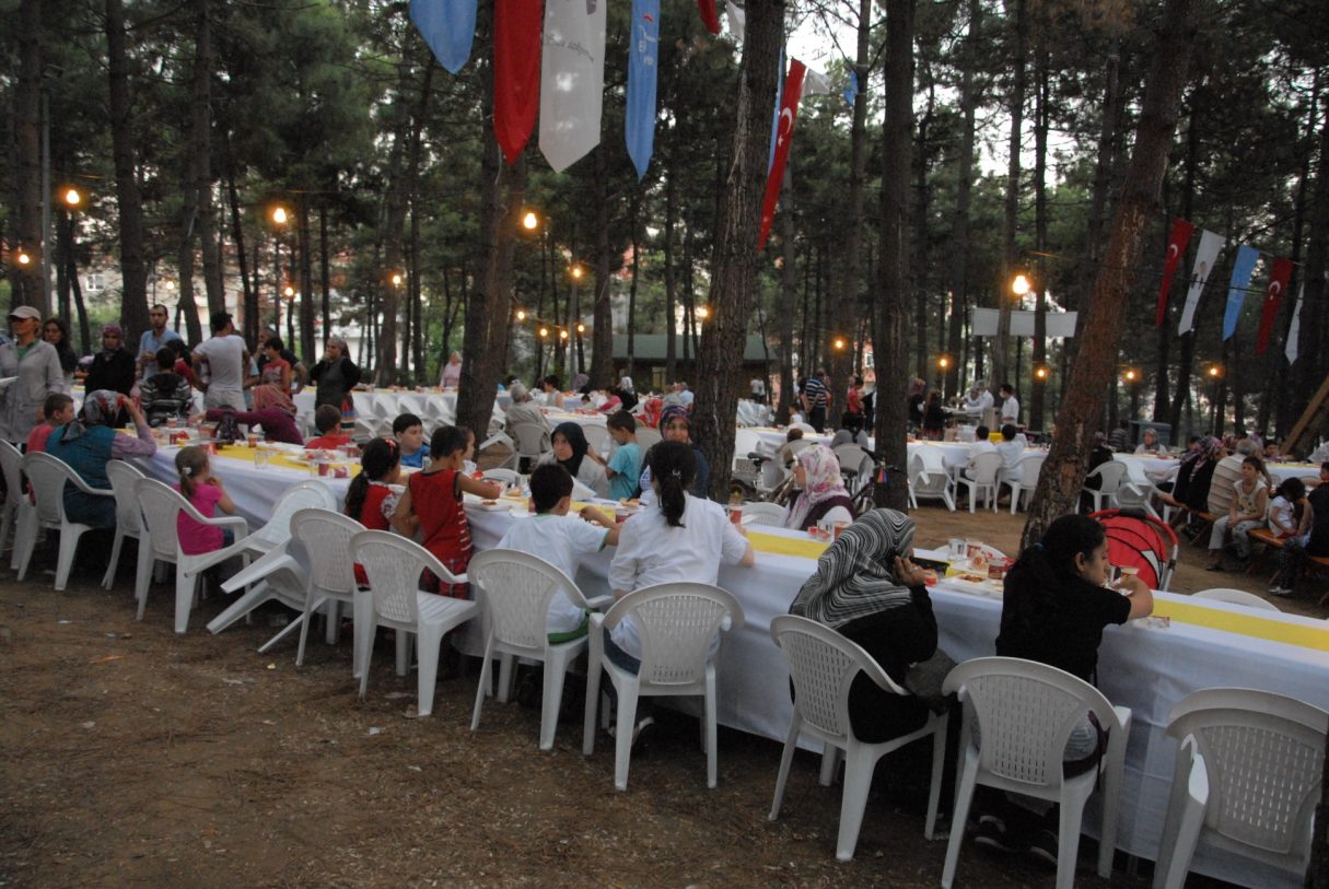 Arif Kerem Göğüş 1000 kişilik iftar yemeği